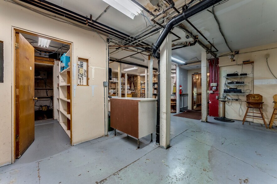 More Photos Of 1325 E Columbia River Hwy, Troutdale Restaurant For Sale