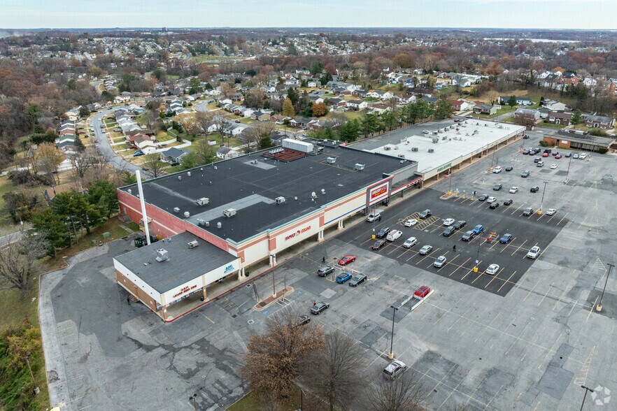 More Photos Of 1703-1763 Chesaco Ave, Rosedale Freestanding For Lease