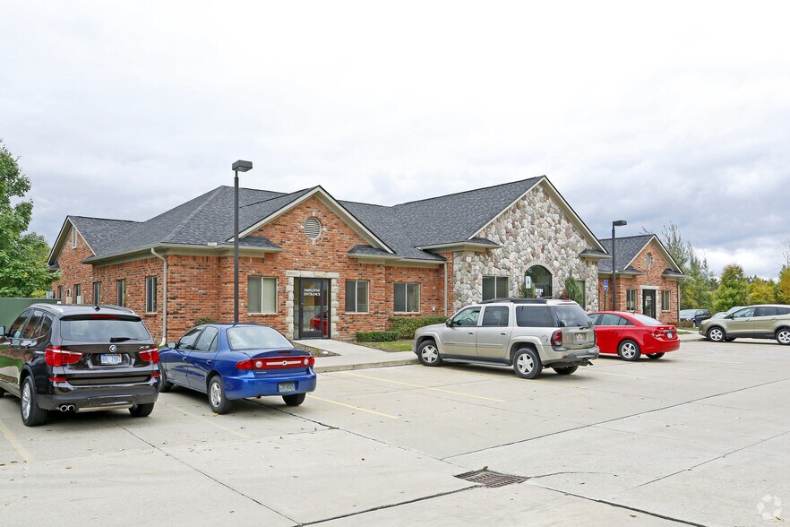 Primary Photo Of 38731-38765 Mound Rd, Sterling Heights Medical For Lease