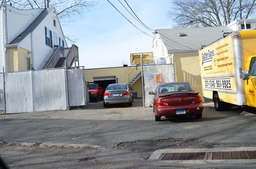 More Photos Of 92 Camp Ave, Stamford Warehouse For Lease