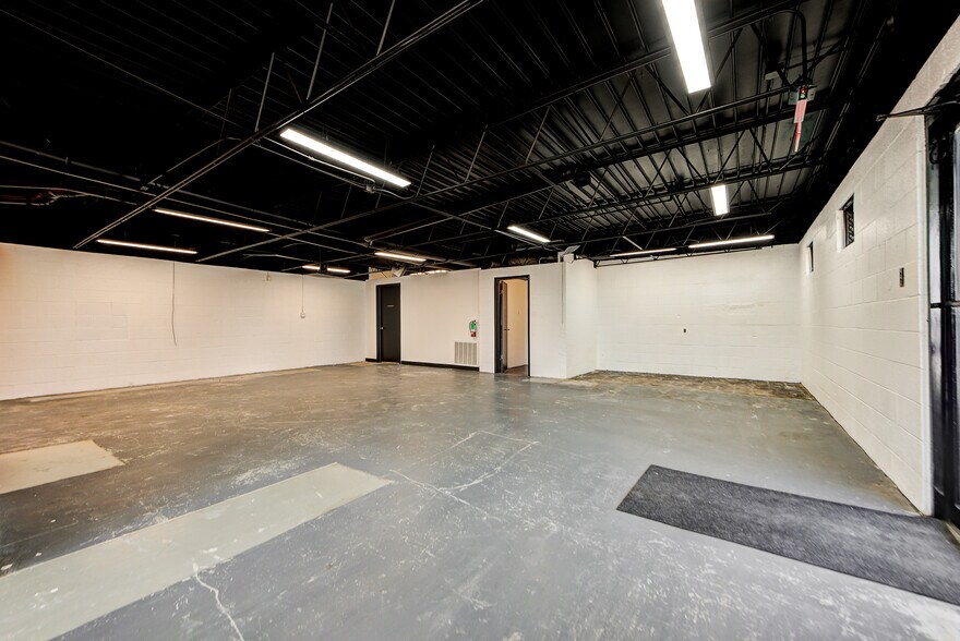 More Photos Of 704 E Main St, Moore Auto Repair For Sale