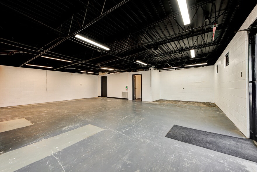 More Photos Of 704 E Main St, Moore Auto Repair For Sale