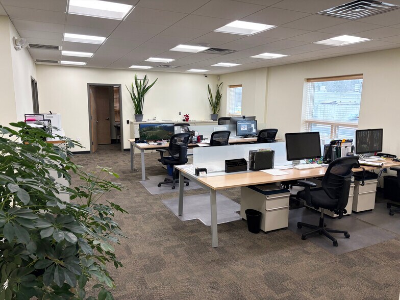 More Photos Of 100 Blackford Ave, Middlesex Manufacturing For Lease