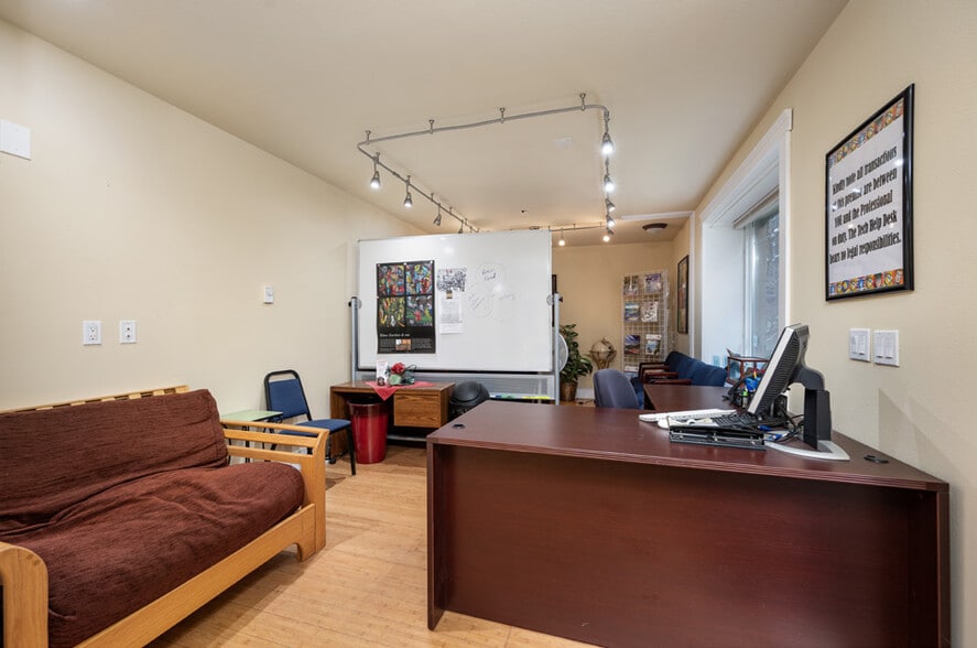 More Photos Of 1015 Railroad Ave, Bellingham Apartments For Sale