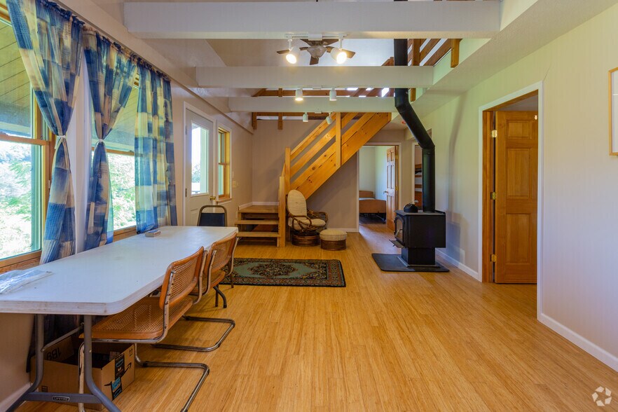 More Photos Of 144 Ashocon Way, Hartwick Specialty For Sale