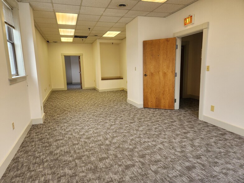 More Photos Of 253-255 Main St, Webster Loft Creative Space For Lease