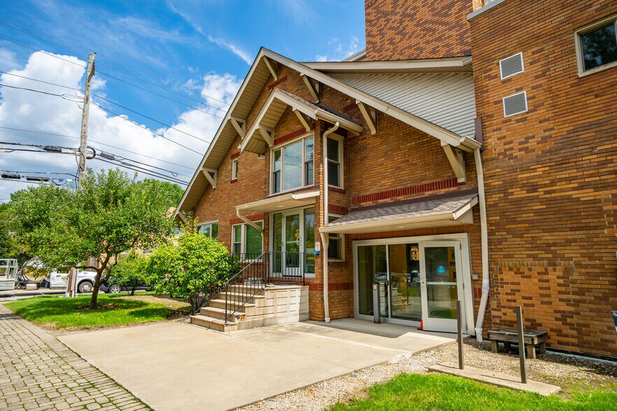 More Photos Of 77 W Bagley Rd, Berea Apartments For Sale