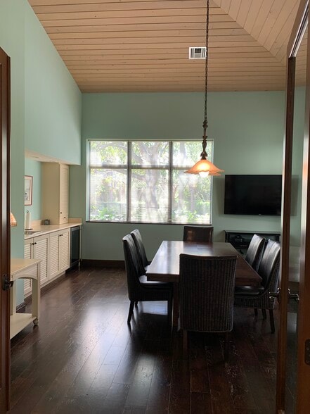 More Photos Of 1025 W Indiantown Rd, Jupiter Office For Lease