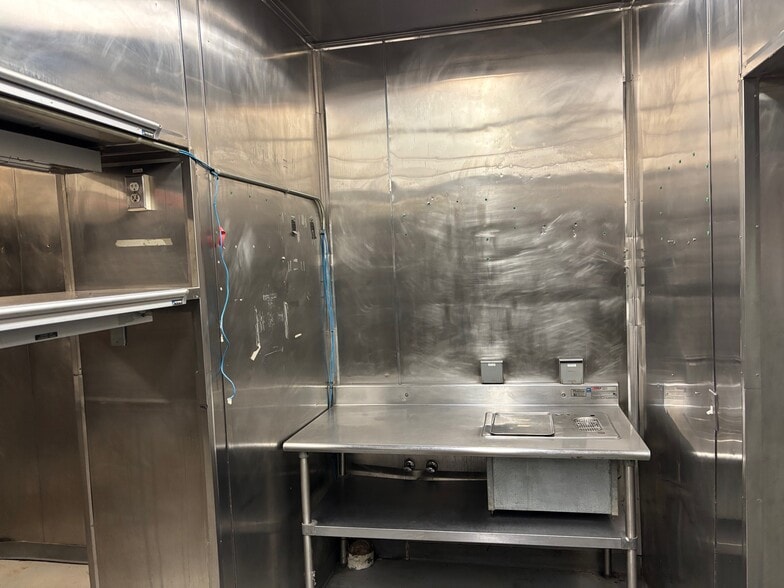 More Photos Of 78 Franklin St, Norwich Storefront Retail Office For Lease