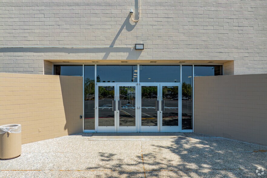 More Photos Of 5900 Sunrise Mall, Citrus Heights Freestanding For Sale