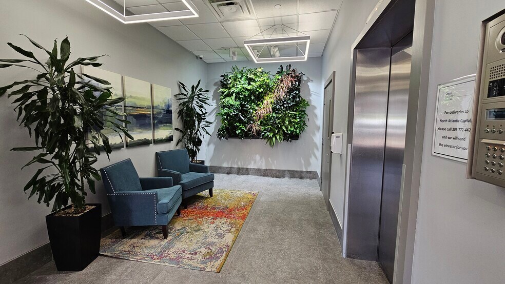 More Photos Of 2 City Ctr, Portland Office For Lease