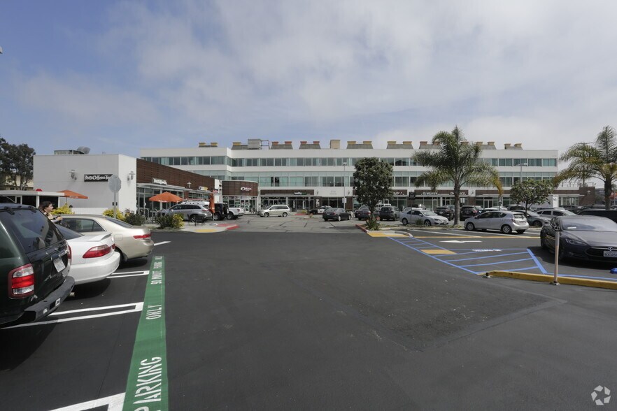 More Photos Of 4720 Lincoln Blvd, Marina Del Rey General Retail For Lease
