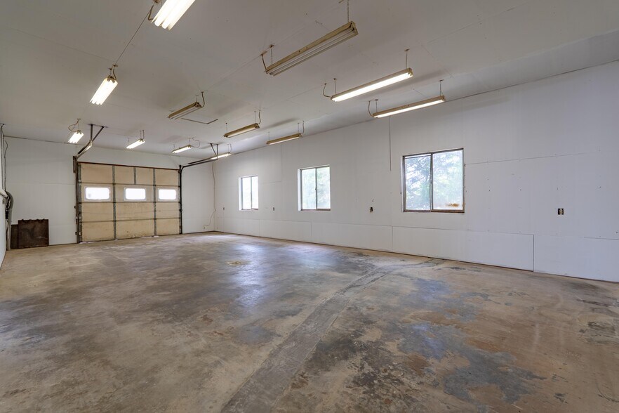 More Photos Of 422 State Highway 42, Osage Beach Storefront For Lease