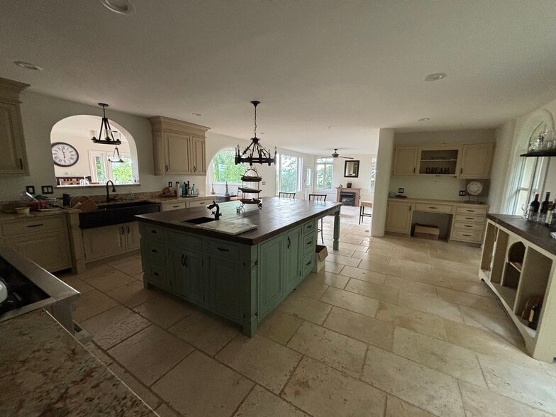 More Photos Of 11500 Springridge Rd, Potomac Specialty For Sale