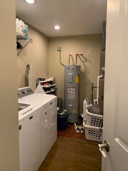 More Photos Of 2111-2115 E 12th St, Davenport Apartments For Sale