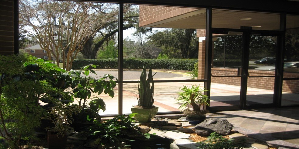 More Photos Of 1545 Raymond Diehl Rd, Tallahassee Office For Lease