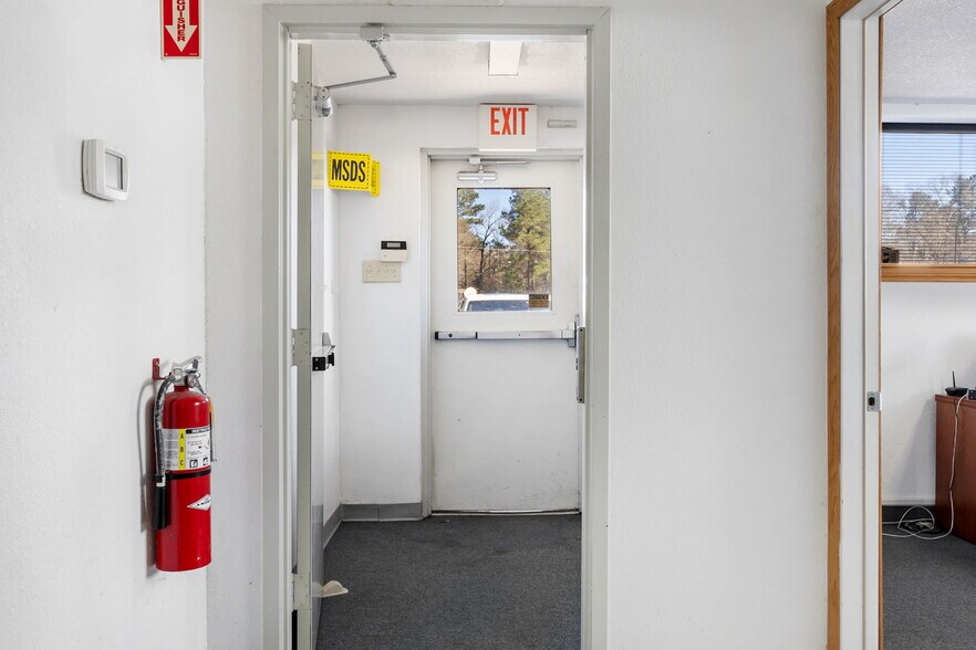 More Photos Of 8424 N HWY 69, Pollok Flex For Sale