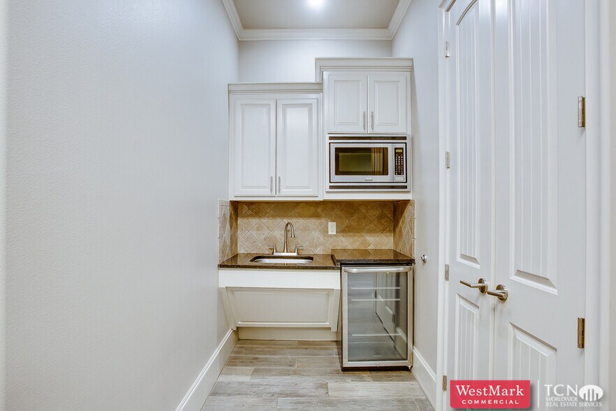 More Photos Of 2507 79th St, Lubbock Medical For Lease