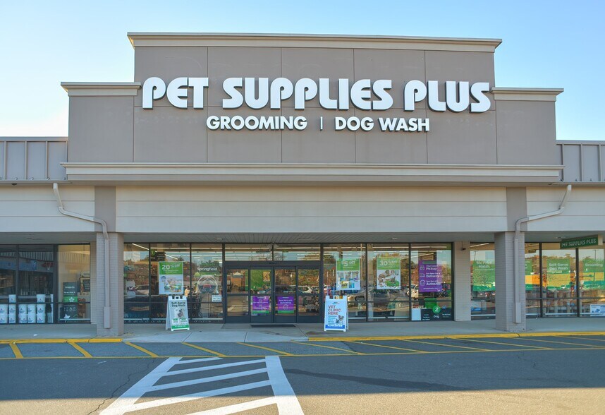 More Photos Of 380 Cooley St, Springfield Unknown For Lease