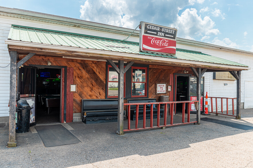 Primary Photo Of 689 Cedar St, Coshocton Bar For Sale