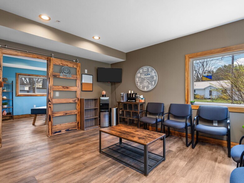More Photos Of 1323 Cass St, Traverse City Flex For Sale