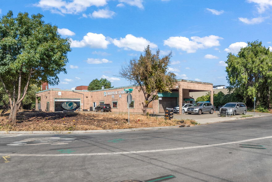 Primary Photo Of 300 Sango Ct, Milpitas Auto Repair For Sale