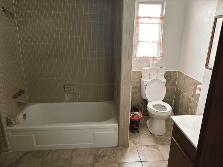 More Photos Of 211 N 9th St, Immokalee Contractor Storage Yard For Sale