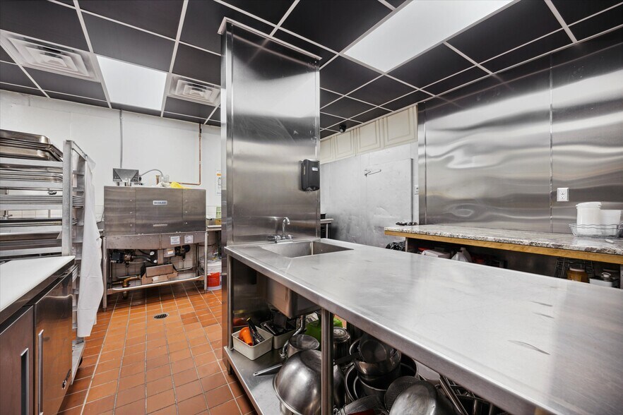 More Photos Of 2154 Bridge St, Philadelphia General Retail For Sale