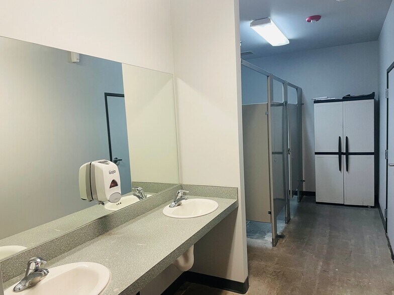 More Photos Of 130-176 Blue Lakes Blvd N, Twin Falls General Retail For Lease