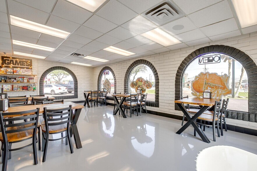 More Photos Of 316 Wilshire Blvd, Burleson Freestanding For Sale