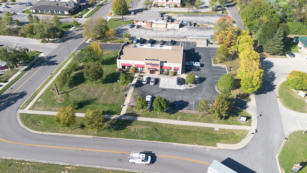 More Photos Of 123 S Franklin Rd, Bloomington Storefront For Sale