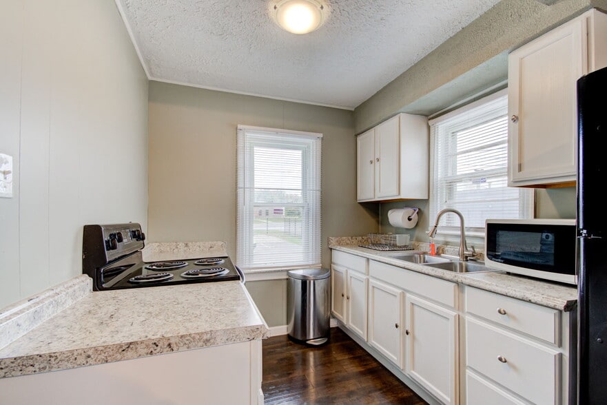 More Photos Of 4451 Old Allisonville Rd, Indianapolis Office For Sale