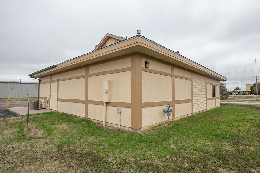More Photos Of 520 S Ramsey Dr, Valley Center Freestanding For Sale