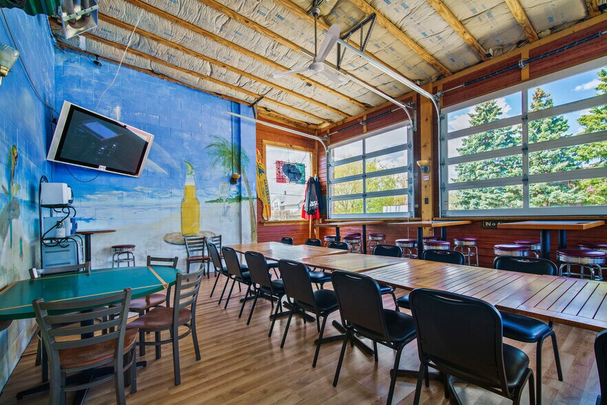 More Photos Of 2204 Washington St, Manitowoc General Retail For Sale