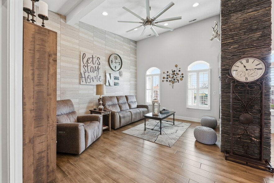 More Photos Of 219 S Sandusky Ave, Bucyrus Storefront Retail Residential For Sale