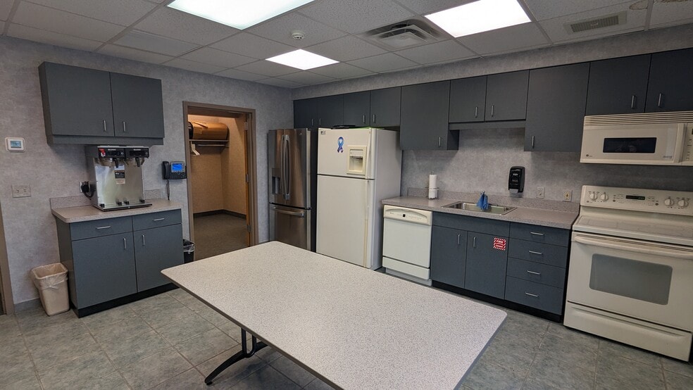 More Photos Of 275 Lake Ave, Rochester Office For Sale