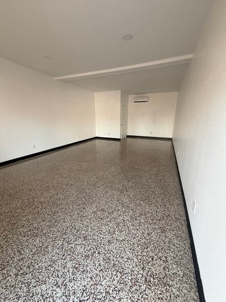 More Photos Of 923 49th St S, Gulfport Storefront Retail Office For Lease