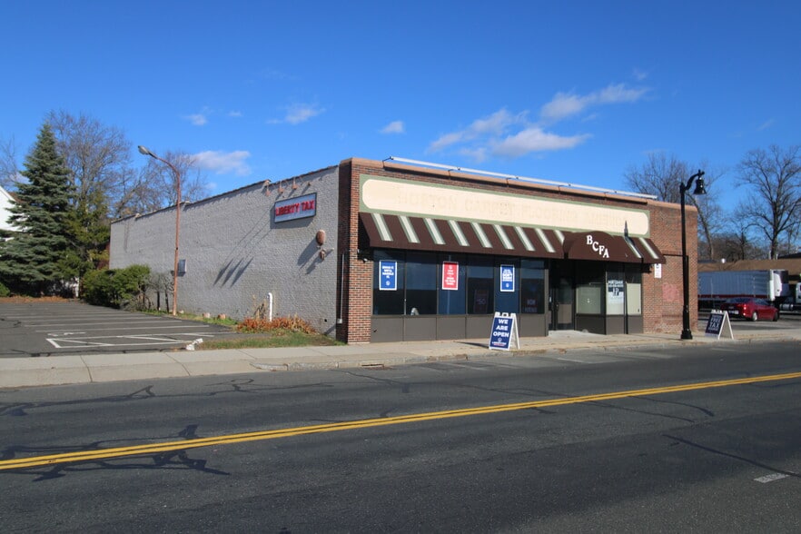 More Photos Of 483 Belmont Ave, Springfield Freestanding For Lease