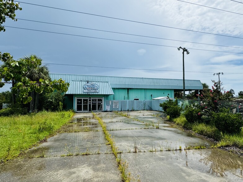 Primary Photo Of 910 U.S. 17 Business, Surfside Beach General Retail For Sale