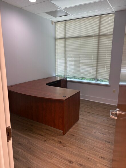 More Photos Of 913 Ridgebrook Rd, Sparks Medical For Sale