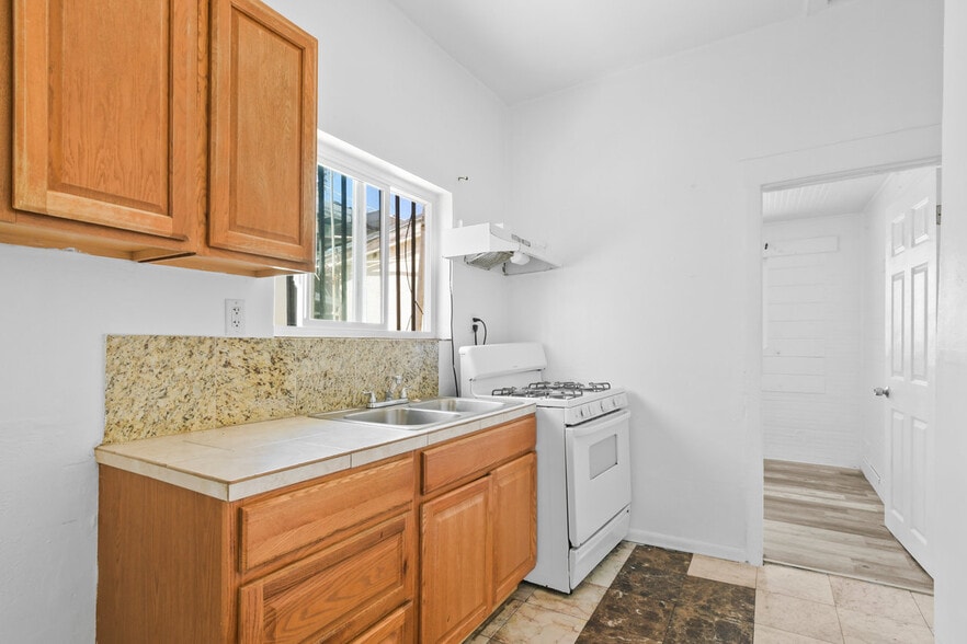 More Photos Of 3814 Acacia St, San Diego Auto Repair For Sale