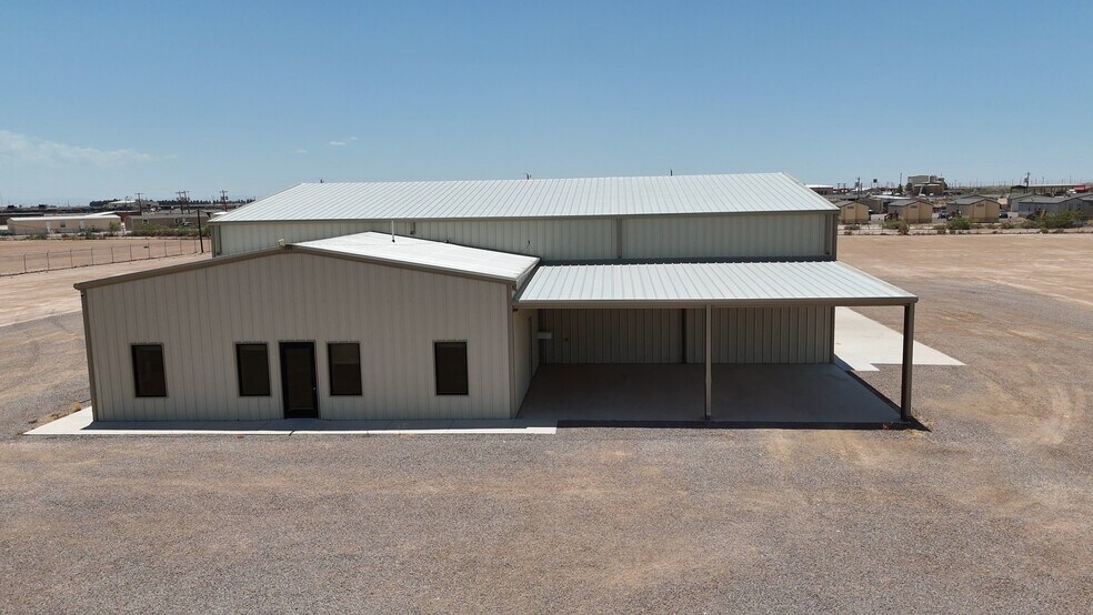 More Photos Of 1389 Oil Mil Rd, Pecos Warehouse For Lease