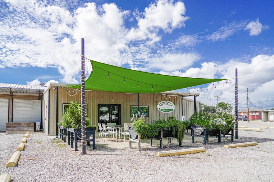 More Photos Of 210 W Railroad St, El Campo Service For Sale