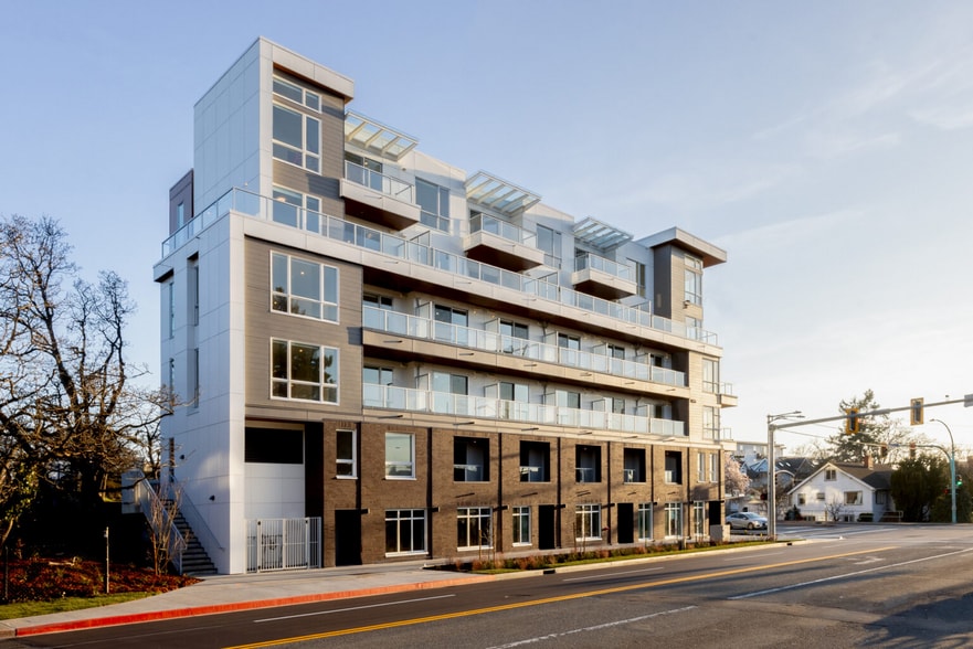 Primary Photo Of 1301 Hillside Av, Victoria Apartments For Sale
