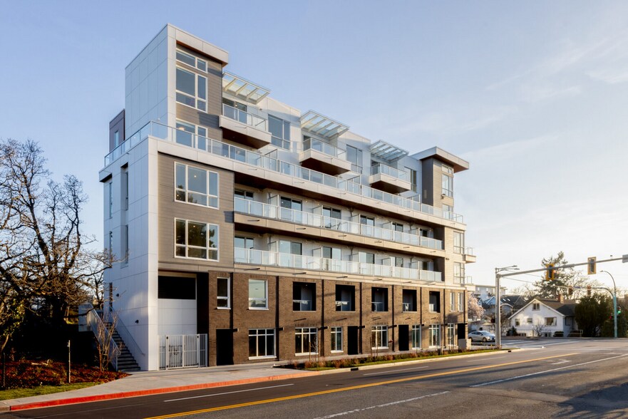 Primary Photo Of 1301 Hillside Av, Victoria Apartments For Sale