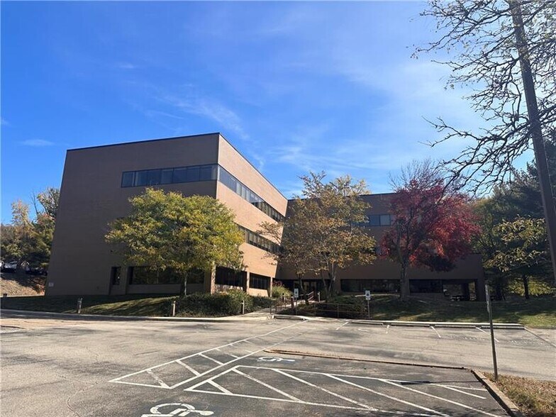 More Photos Of 800 Regis Ave, Pittsburgh Medical For Lease