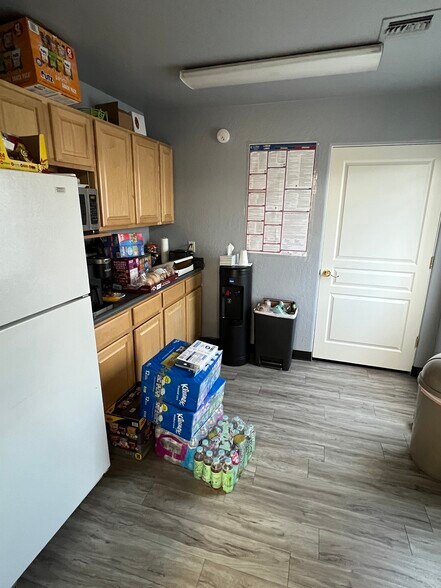 More Photos Of 16448 N 40th St, Phoenix Loft Creative Space For Sale