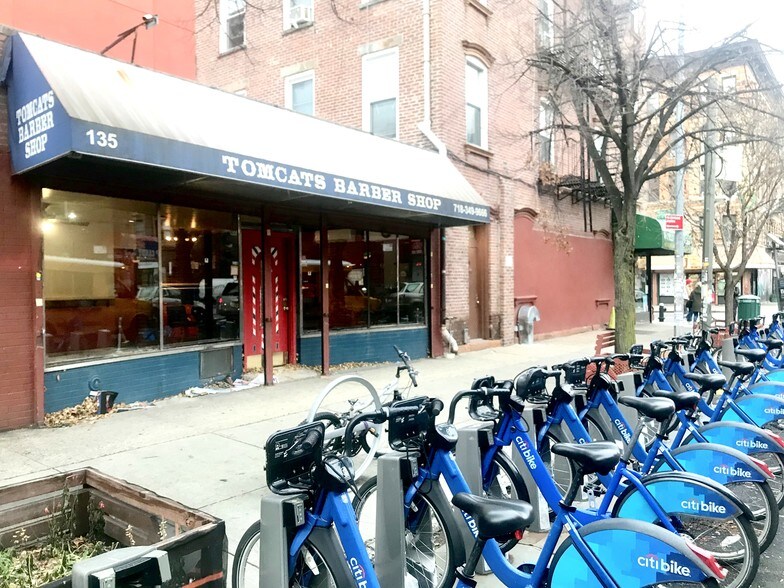 Primary Photo Of 135 India St, Brooklyn Storefront For Lease