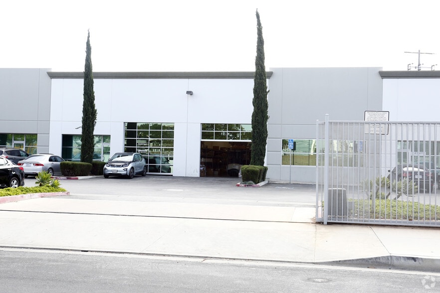 More Photos Of 7500-7536 Tyrone Ave, Van Nuys Service For Lease