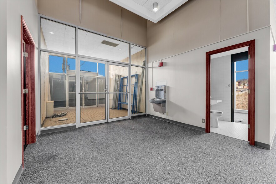 More Photos Of 214 Merchant St, Fairmont Bank For Sale